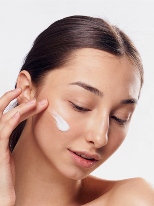 Golden Pearl Berries Facial Scrub